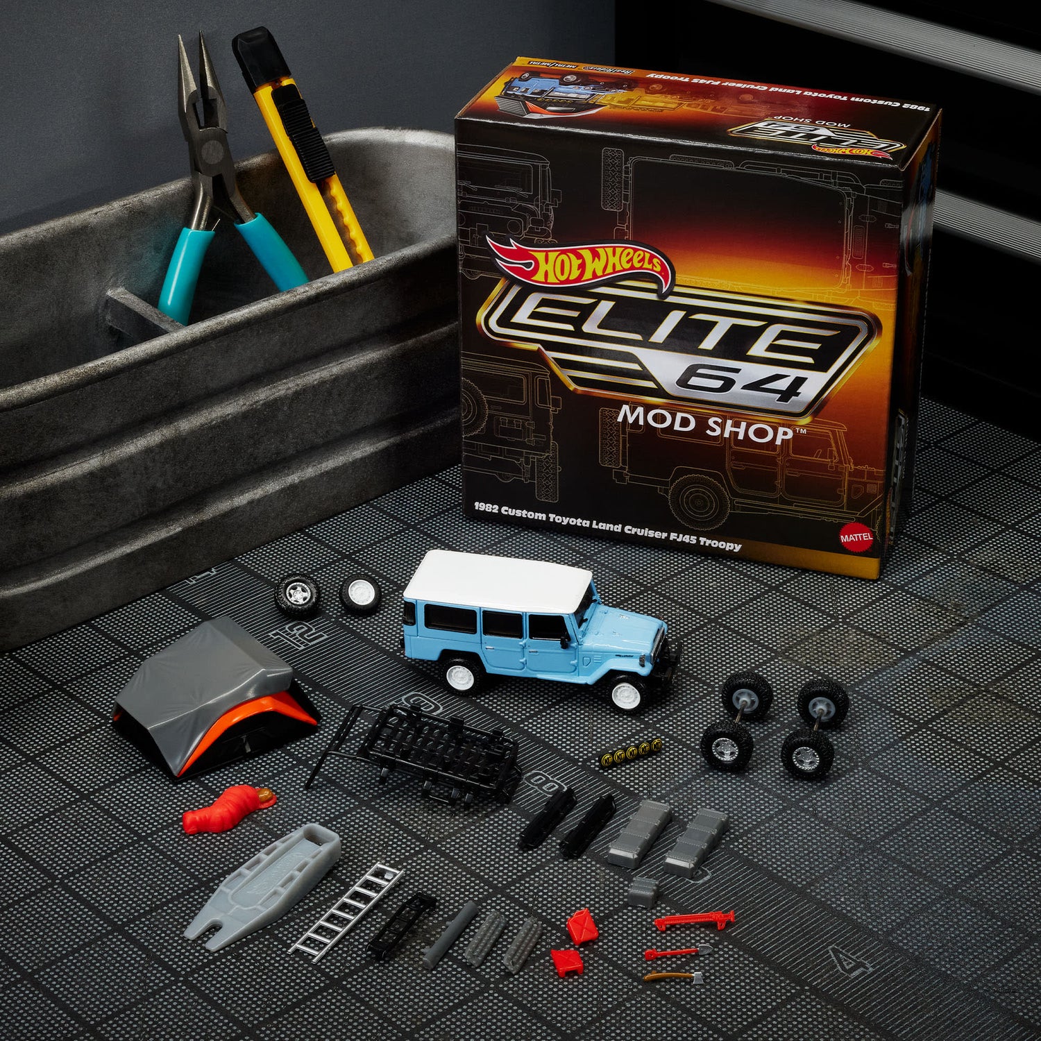 Hot Wheels Elite 64 - 1982 Toyota Land Cruiser FJ45 Troopy - Mod Shop - 1/64