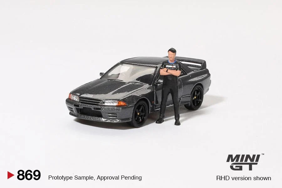 Mini GT - Nissan Skyline GT-R (R32) Gunmetal w/ Matsuda Figure - #869
