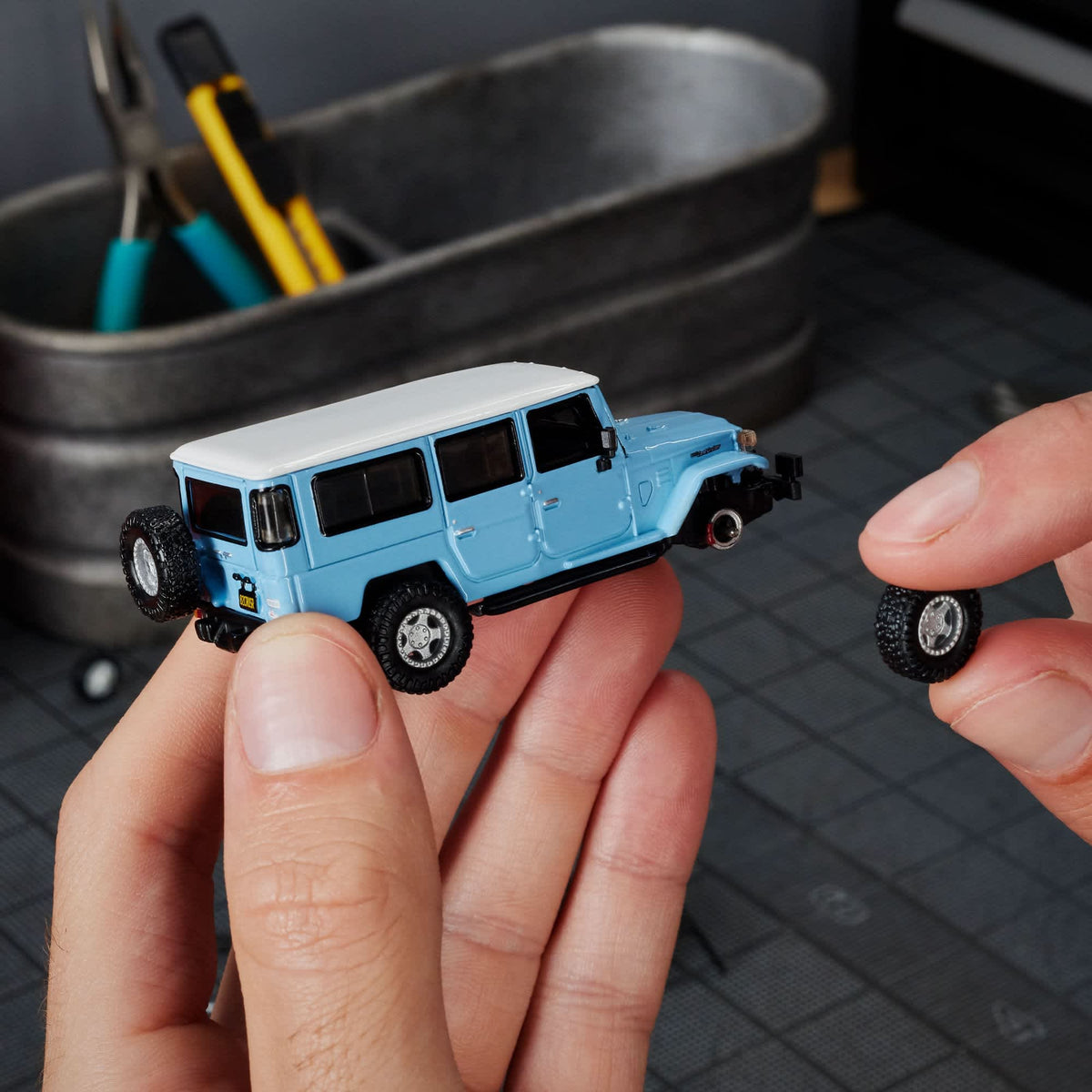 Hot Wheels Elite 64 - 1982 Toyota Land Cruiser FJ45 Troopy - Mod Shop - 1/64