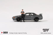 Mini GT - Nissan Skyline GT-R (R32) Gunmetal w/ Matsuda Figure - #869