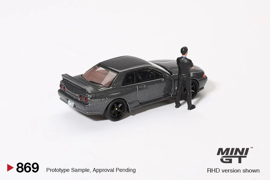 Mini GT - Nissan Skyline GT-R (R32) Gunmetal w/ Matsuda Figure - #869