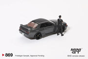Mini GT - Nissan Skyline GT-R (R32) Gunmetal w/ Matsuda Figure - #869